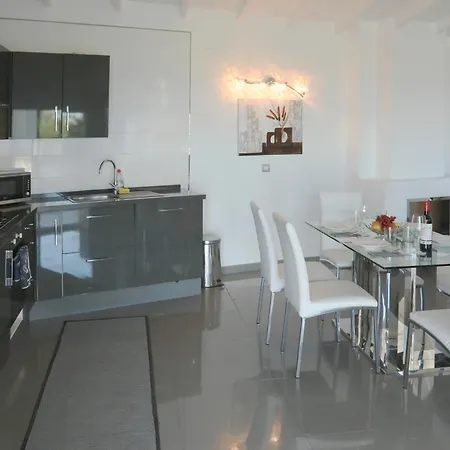 Trillizos ヴィラ アデヘ